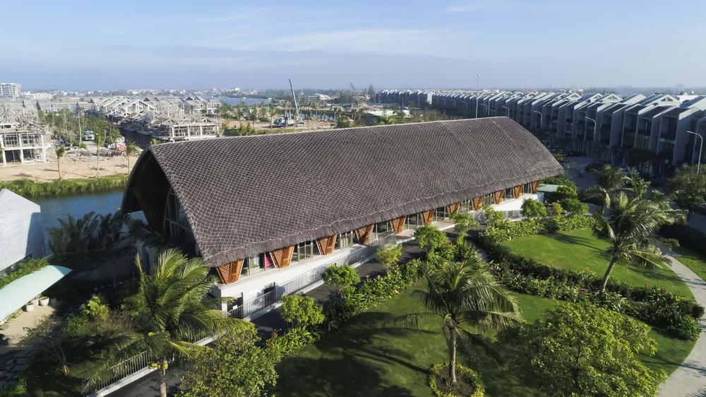 大跨度拱形竹梁，Casamia 社区之家 / VTN Architects