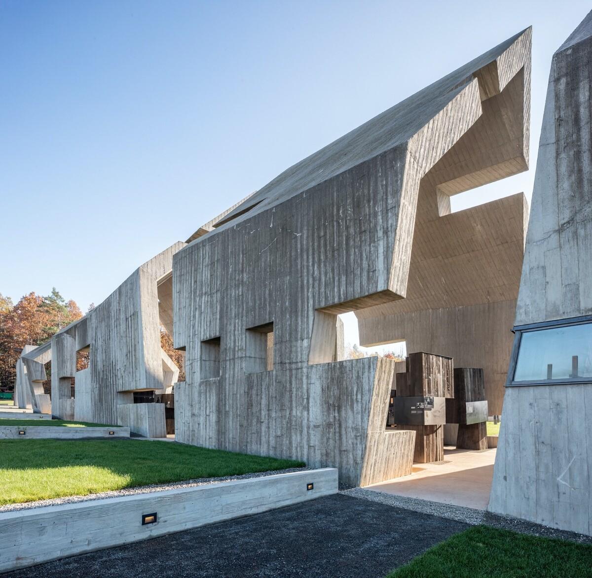 波兰殉难者陵墓 / Nizio Design International