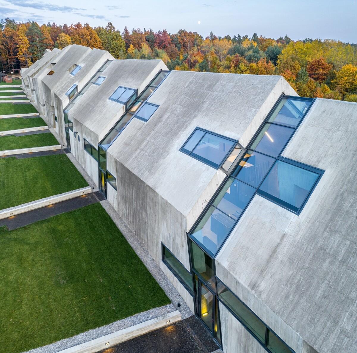 波兰殉难者陵墓 / Nizio Design International