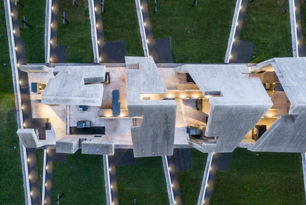 波兰殉难者陵墓 / Nizio Design International