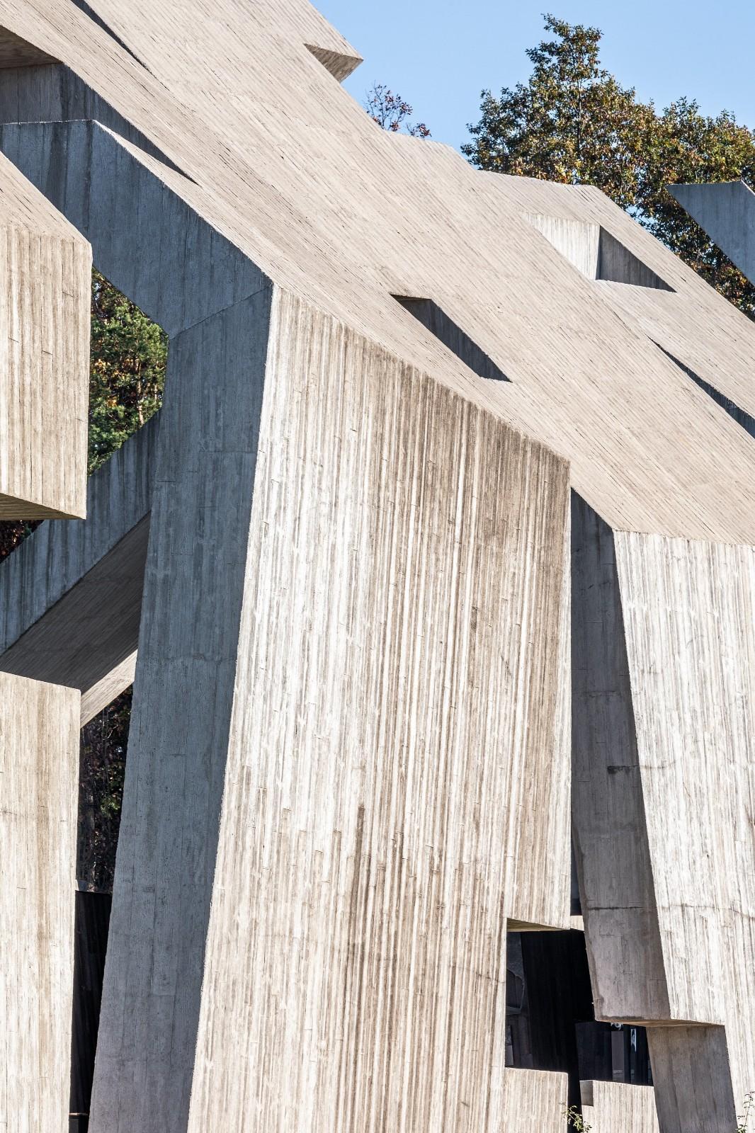 波兰殉难者陵墓 / Nizio Design International