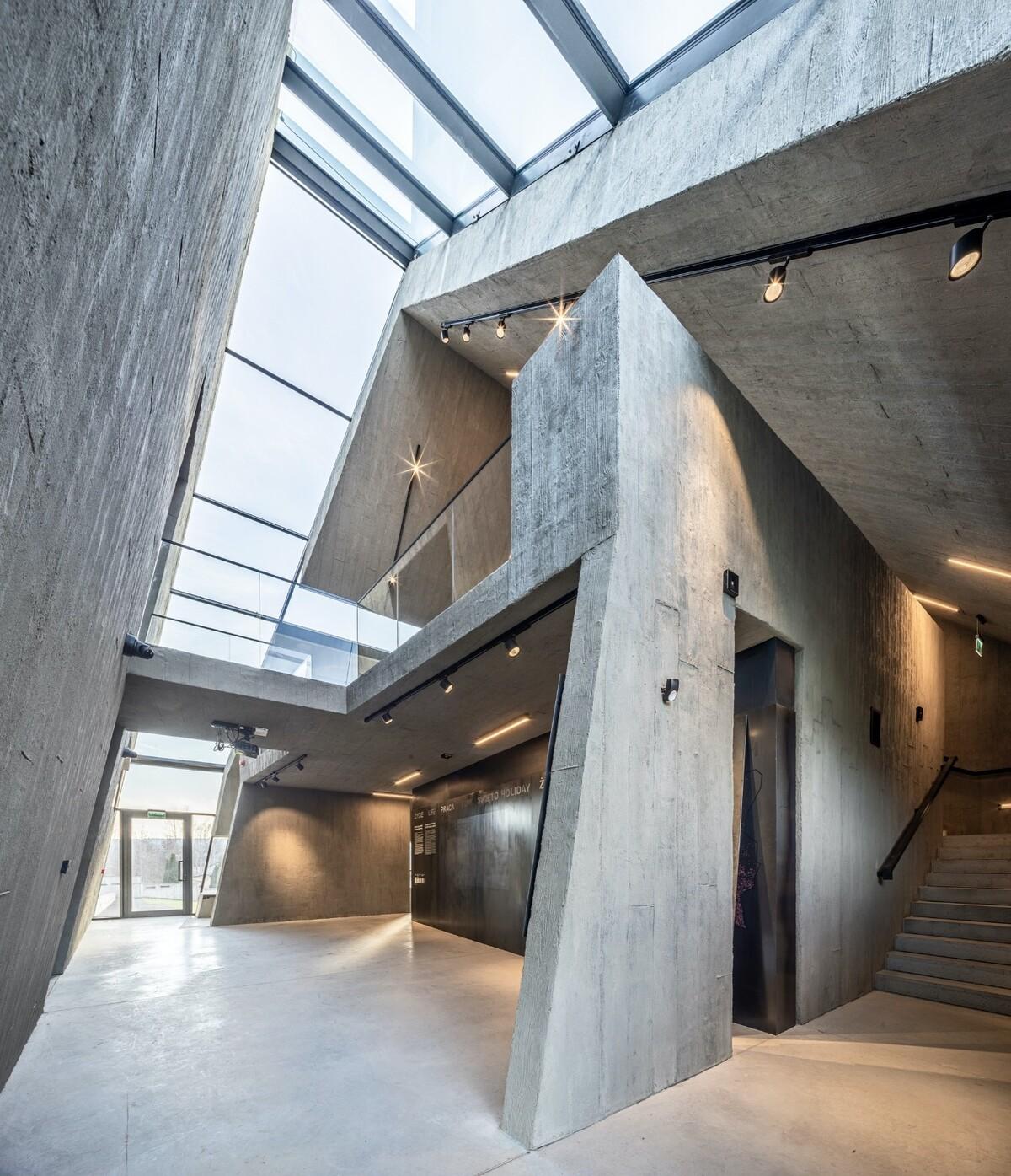 波兰殉难者陵墓 / Nizio Design International