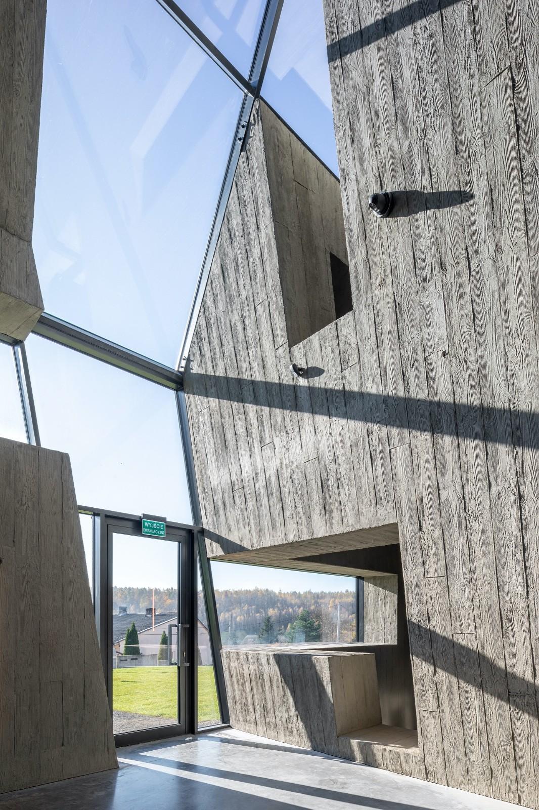 波兰殉难者陵墓 / Nizio Design International