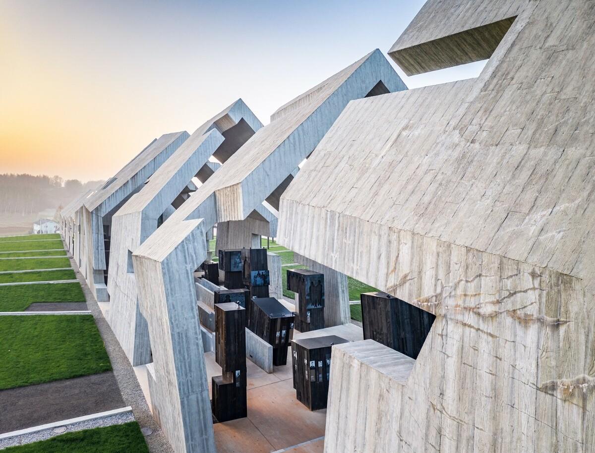 波兰殉难者陵墓 / Nizio Design International