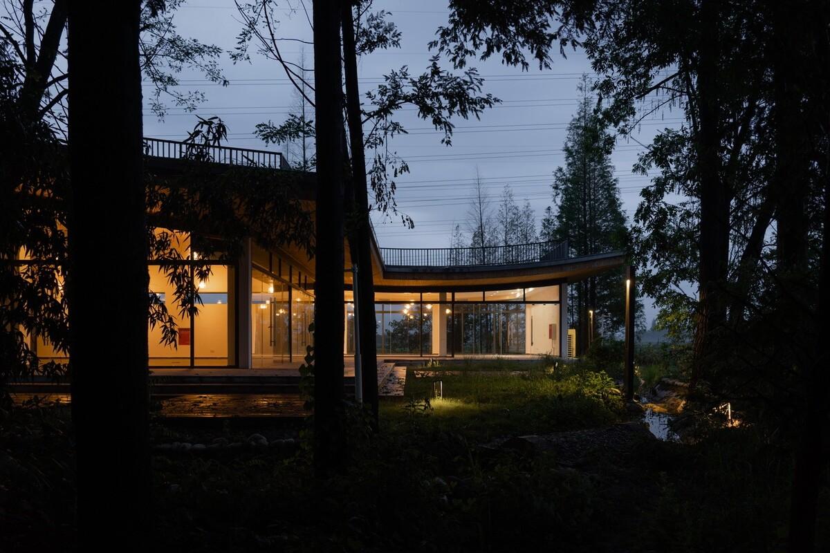 最好的粮油在田间——耕田上的院子，村落中的乐园 / 小隐建筑事务所