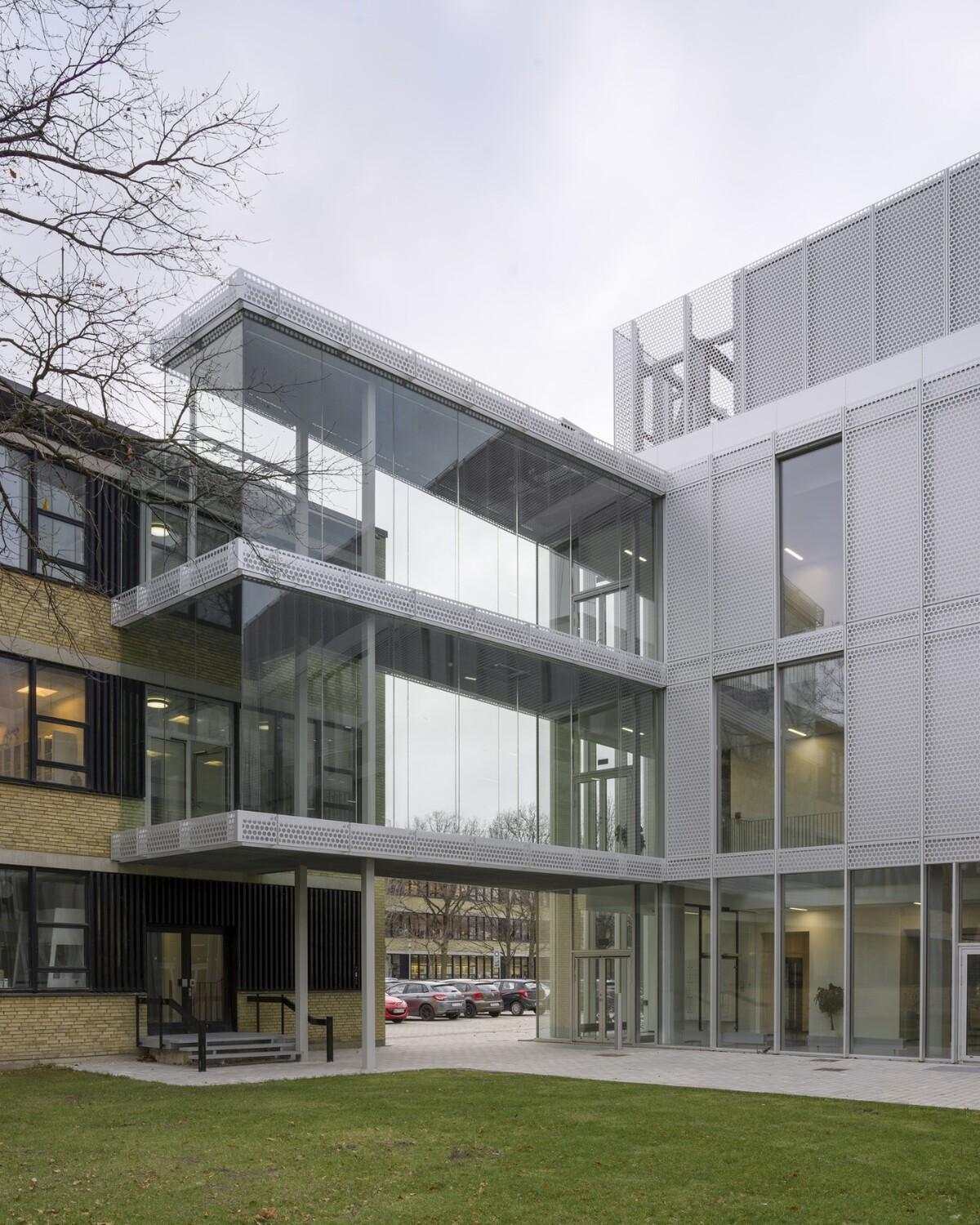 丹麦技术大学生物工程研究实验楼 / Mikkelsen Architects