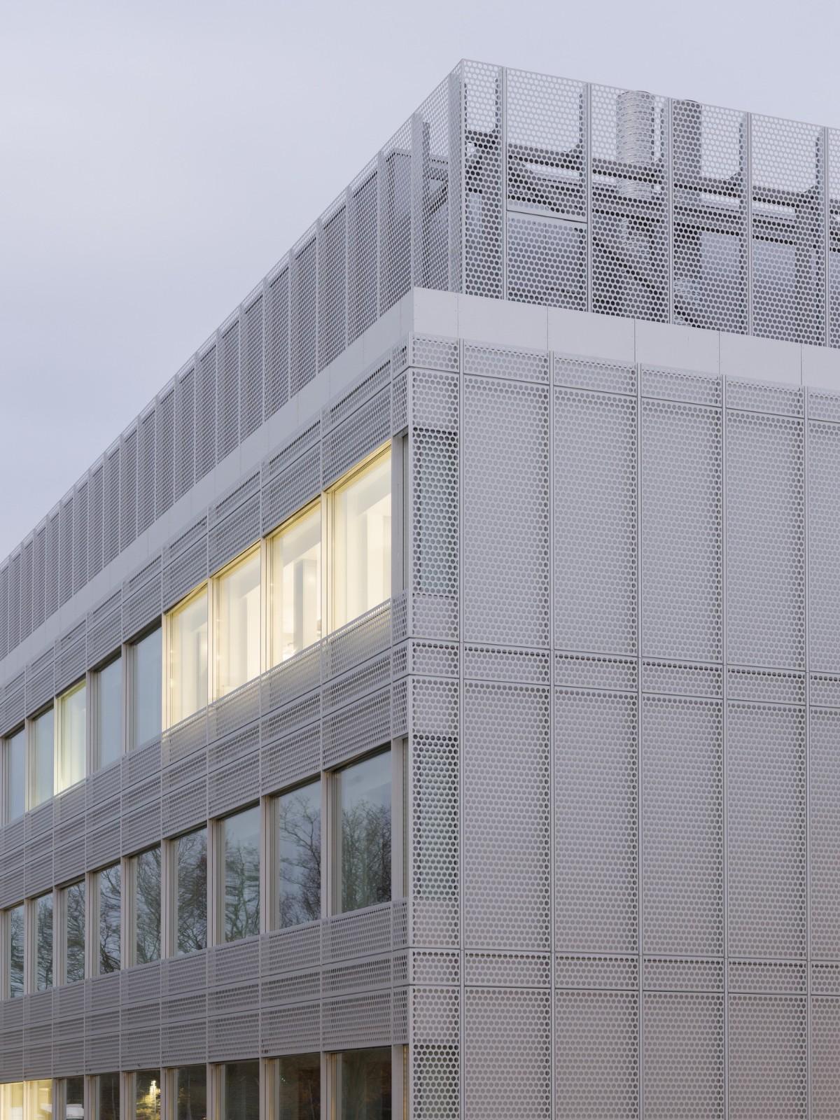 丹麦技术大学生物工程研究实验楼 / Mikkelsen Architects