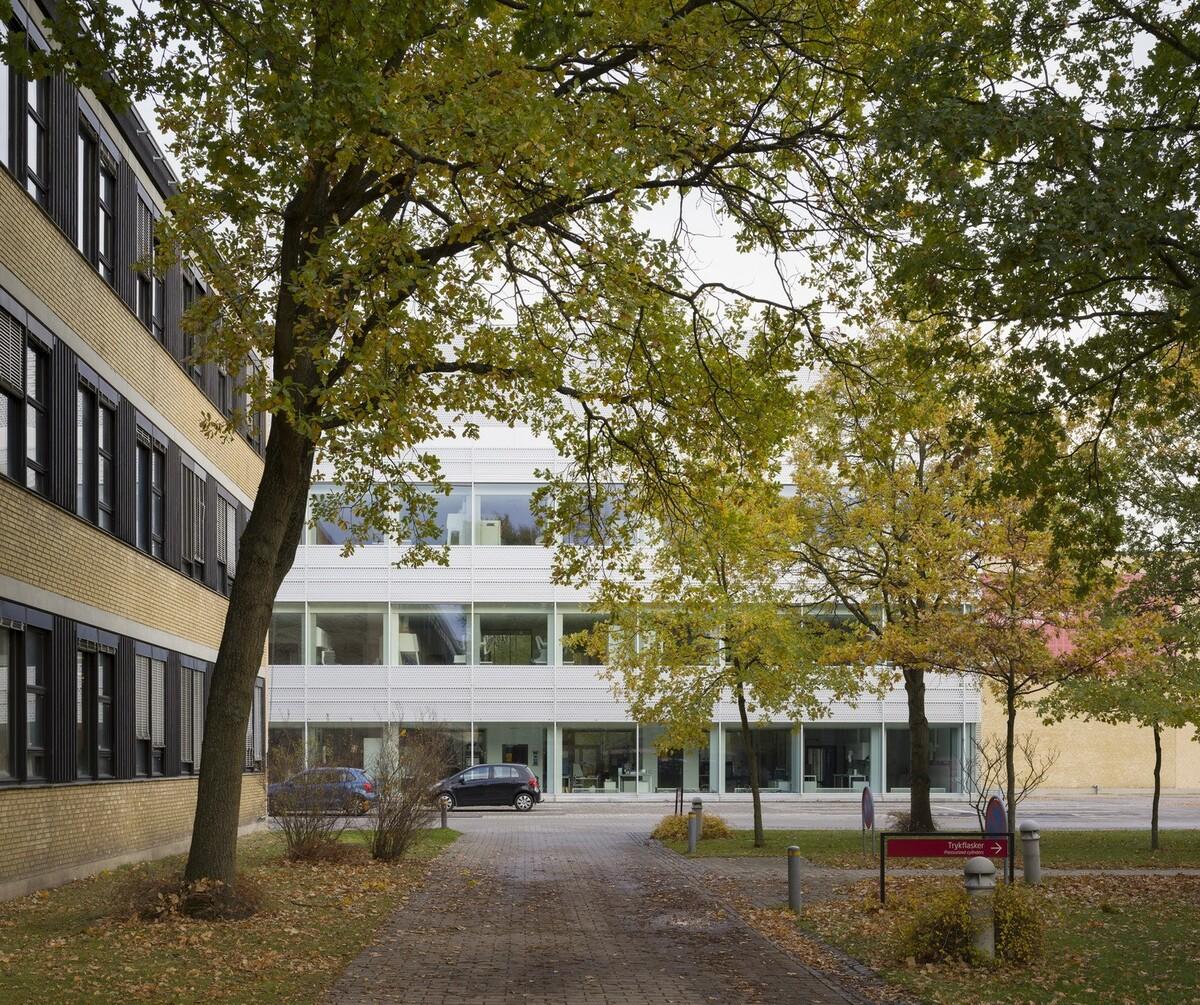 丹麦技术大学生物工程研究实验楼 / Mikkelsen Architects