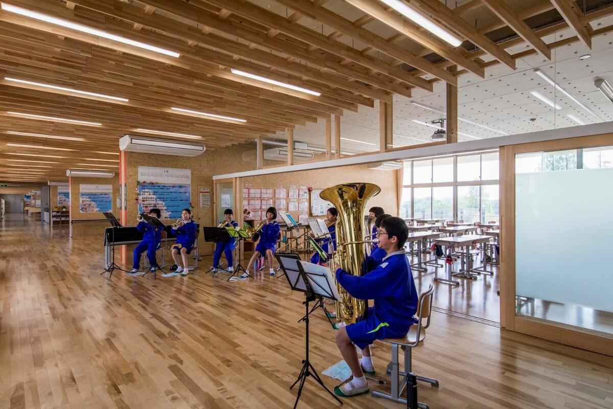 下妻市立下妻中学 / 三上建筑事务所