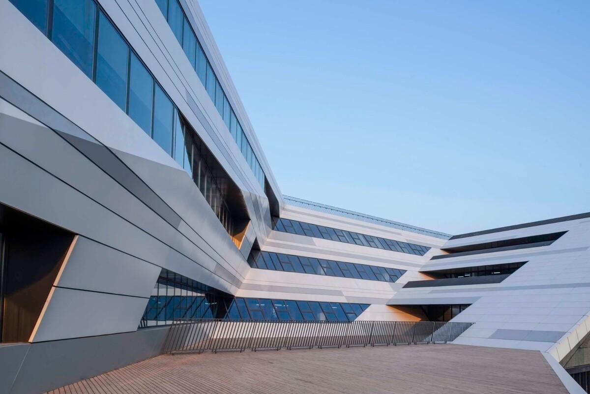北京人大附中航天城学校 / 北京市建筑设计研究院