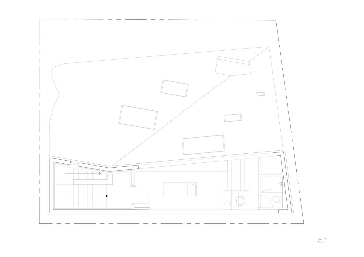 斜棱锥形混凝土建筑，Areuke 水疗中心 / Chiasmus Partners