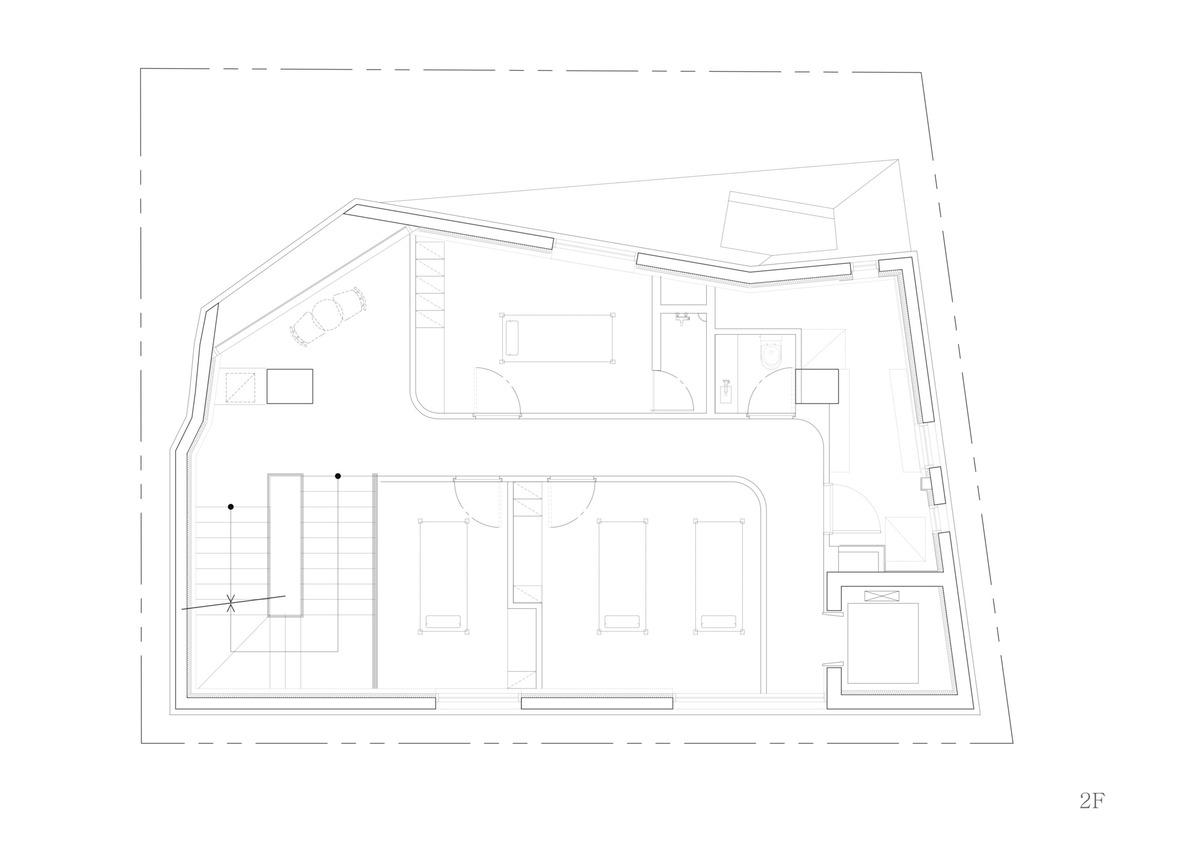 斜棱锥形混凝土建筑，Areuke 水疗中心 / Chiasmus Partners