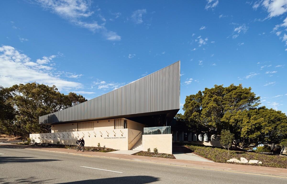 城市海滩寄宿制学院 / iredale pedersen hook architects