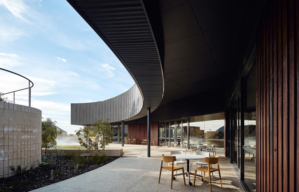 城市海滩寄宿制学院 / iredale pedersen hook architects