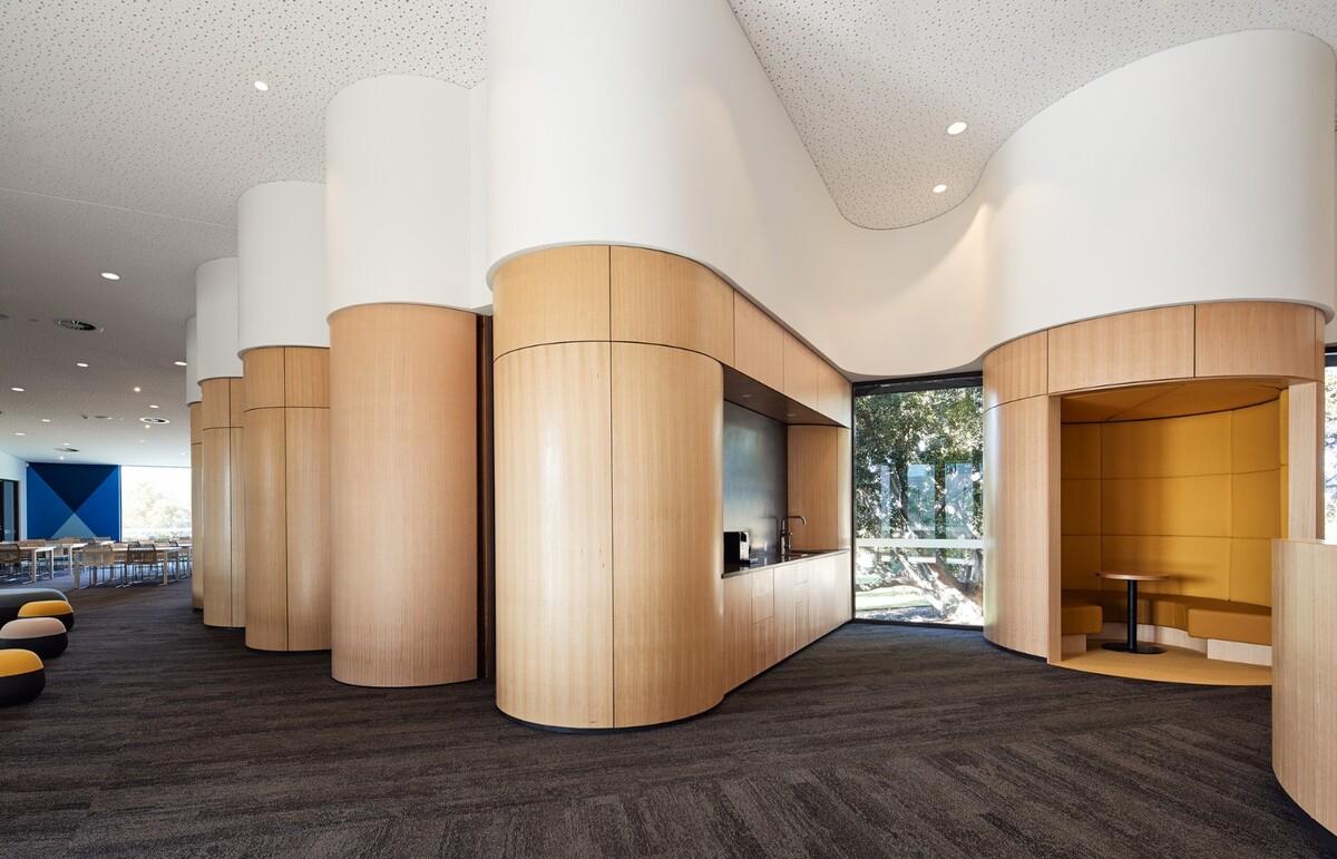 城市海滩寄宿制学院 / iredale pedersen hook architects