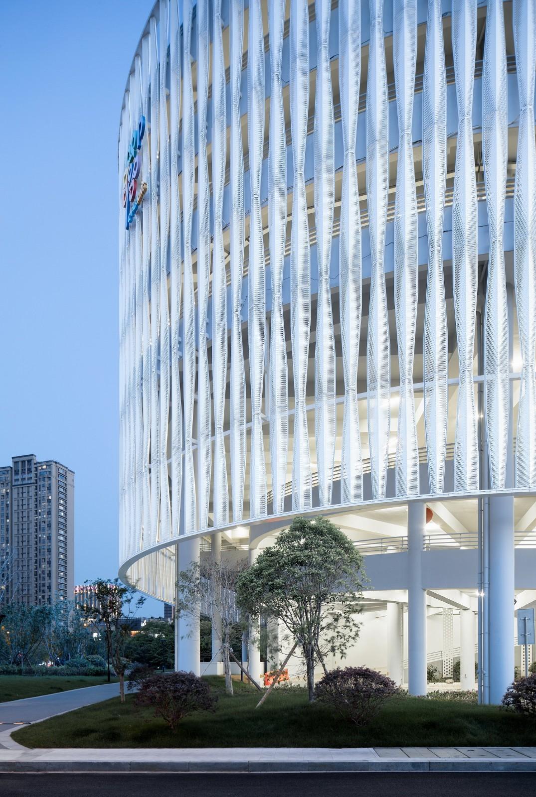 来自停车楼的逆袭：杭州钱投海达停车楼 / 浙江大学建筑设计研究院有限公司