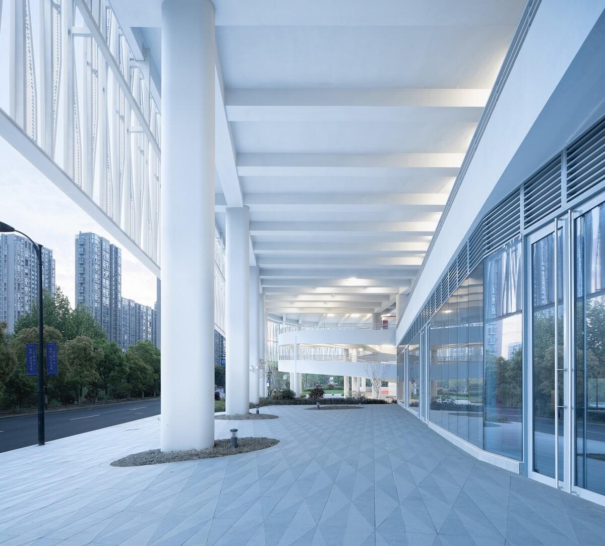 来自停车楼的逆袭：杭州钱投海达停车楼 / 浙江大学建筑设计研究院有限公司