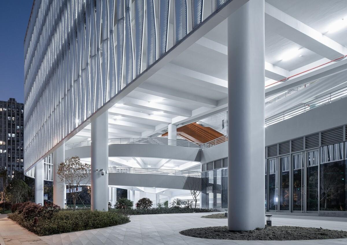 来自停车楼的逆袭：杭州钱投海达停车楼 / 浙江大学建筑设计研究院有限公司