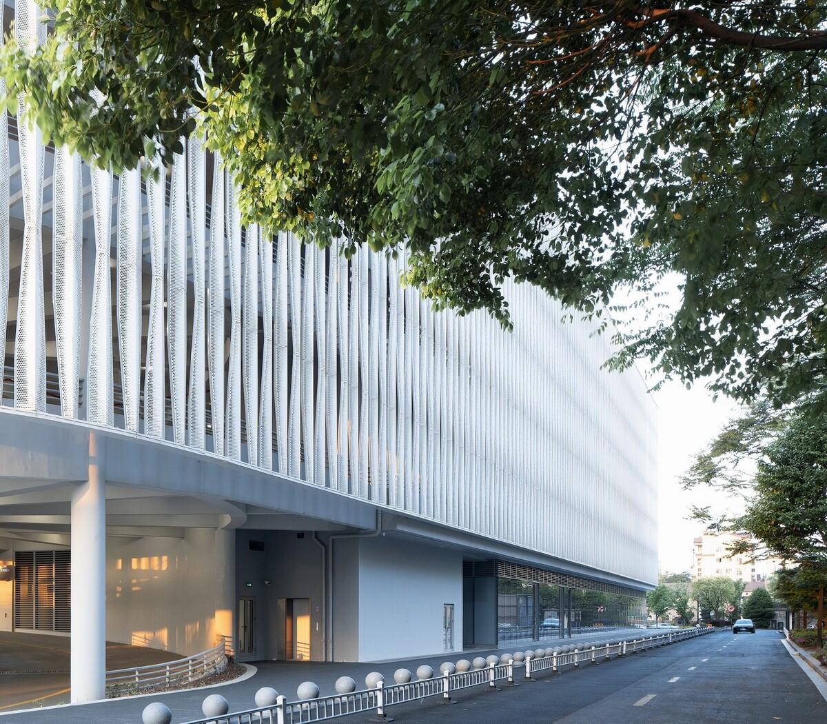 来自停车楼的逆袭：杭州钱投海达停车楼 / 浙江大学建筑设计研究院有限公司