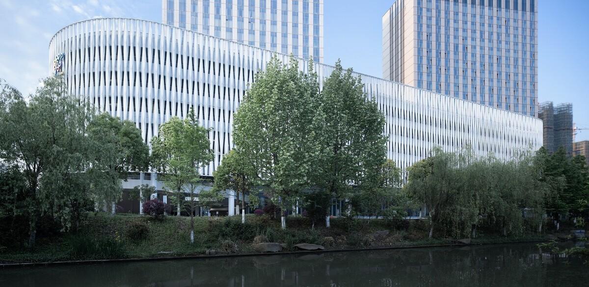来自停车楼的逆袭：杭州钱投海达停车楼 / 浙江大学建筑设计研究院有限公司
