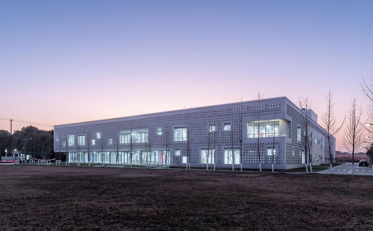 和椿科技二号厂房 / 张朋千建筑事务所