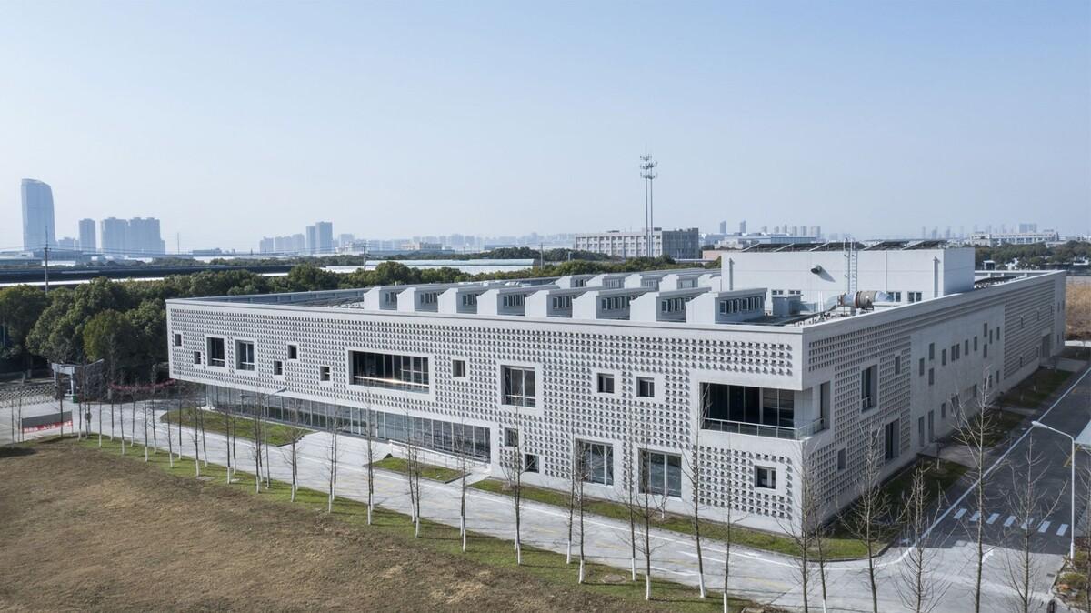 和椿科技二号厂房 / 张朋千建筑事务所
