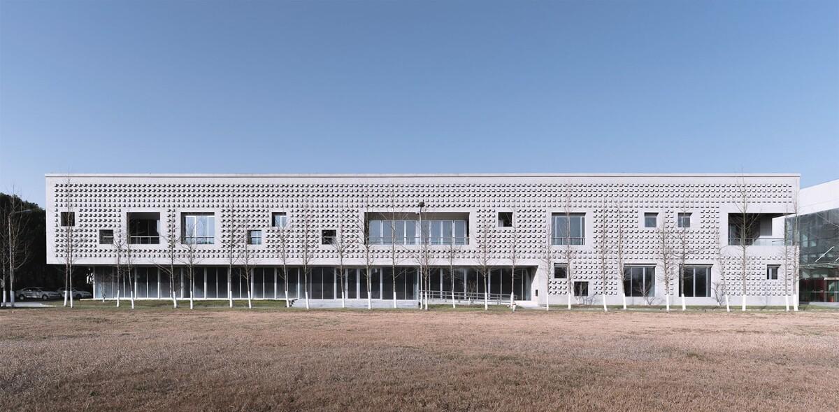 和椿科技二号厂房 / 张朋千建筑事务所