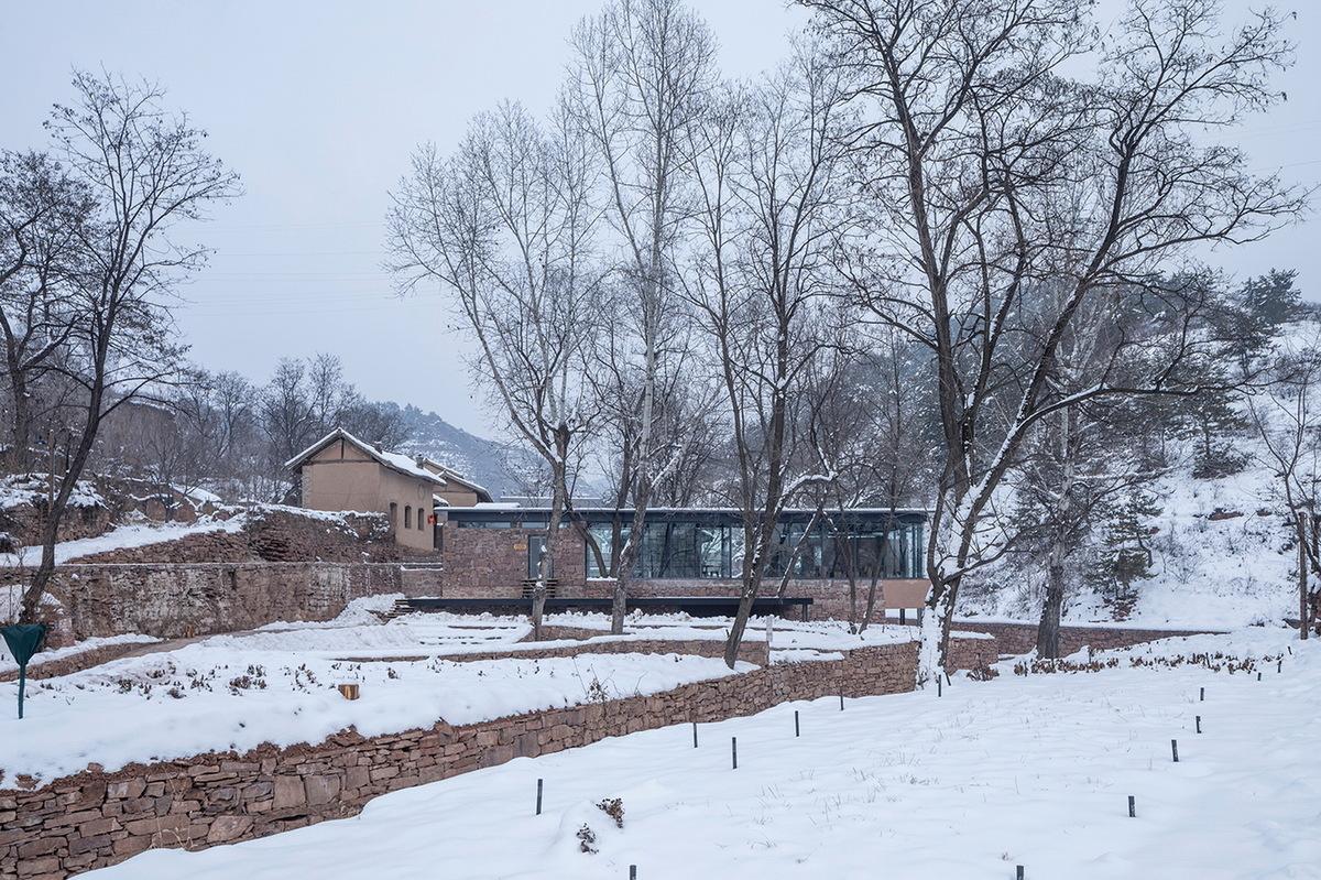 调整大小 02-雪中的咖啡厅 Cafe in snow.jpg