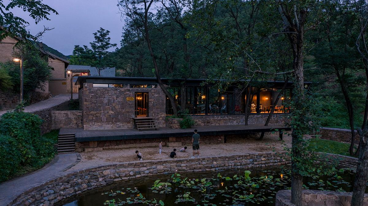 调整大小 06-咖啡厅为乡村提供了休闲的场所 Cafe provides a leisure place for the village.jpg