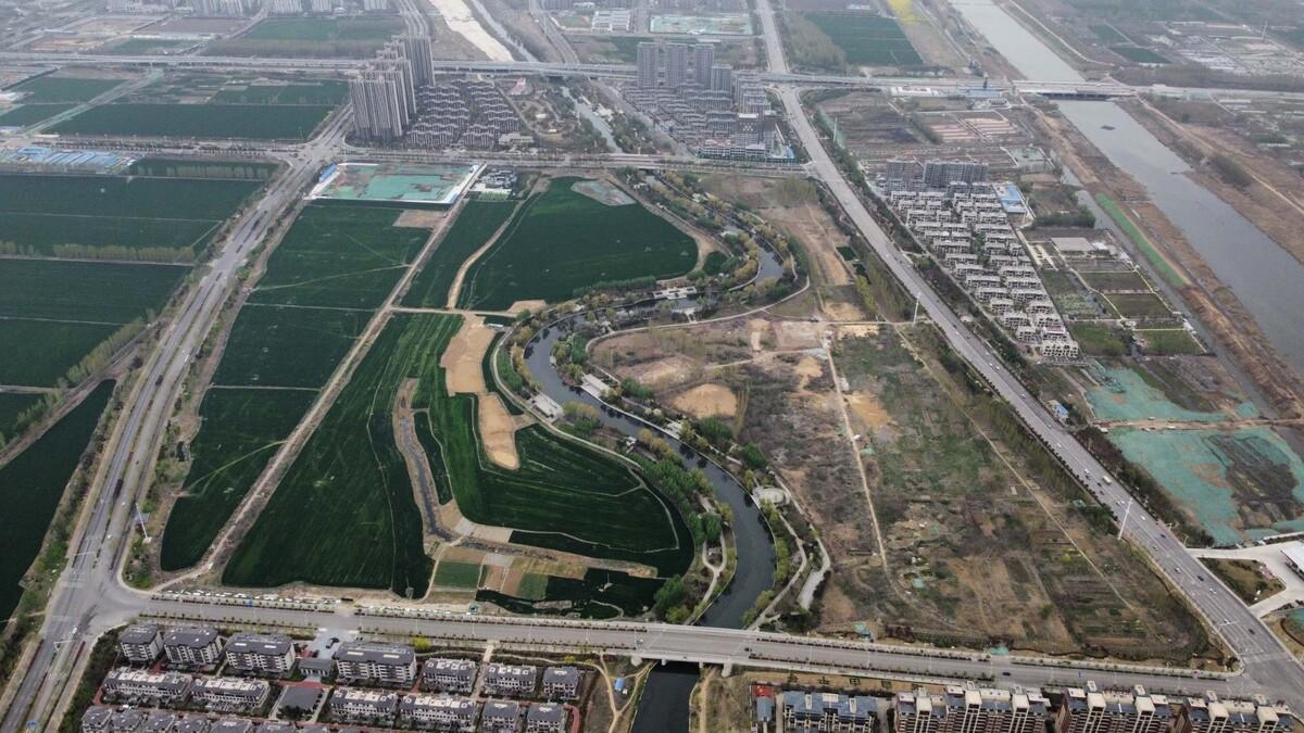 18_2_基地的S形双河湾_摄影：陈鹤、于跃超_S-shaped_river_bend_in_site__Photography_Chen_He__Yu_Yuechao.jpg