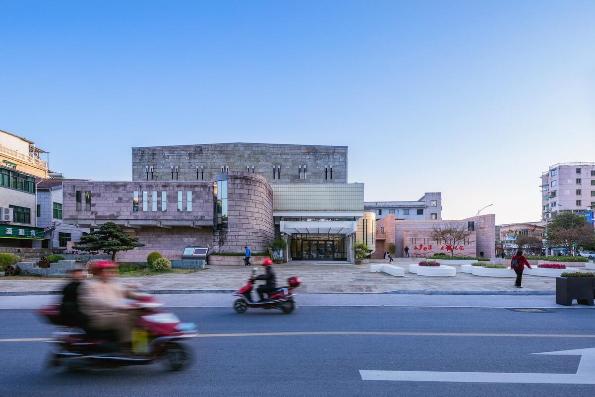 新烟火主义：缙云老城溪滨南路有机更新 / I Studio言吾建筑