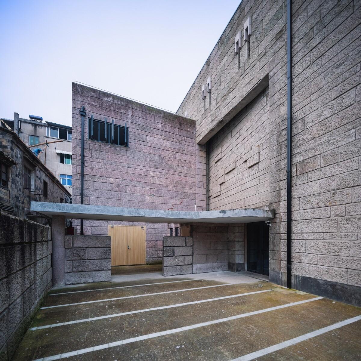 新烟火主义：缙云老城溪滨南路有机更新 / I Studio言吾建筑