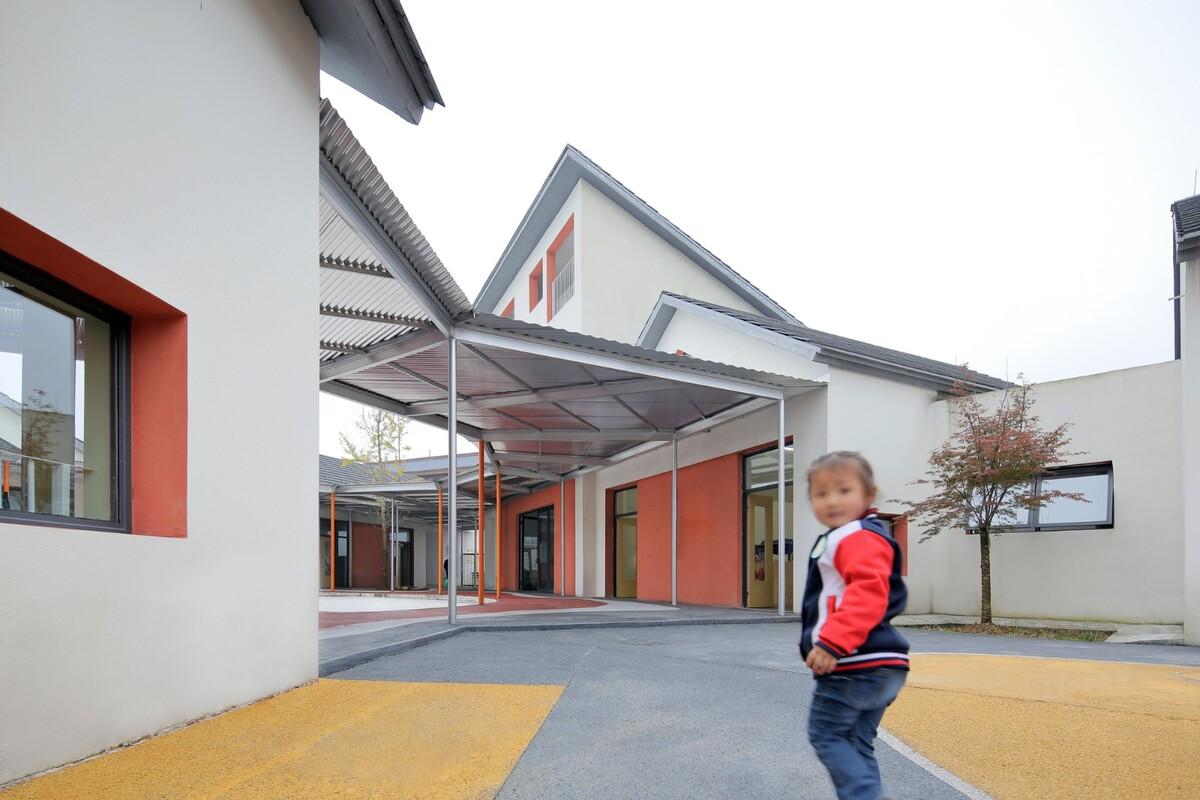 大坪乡幼儿园 / 东意建筑
