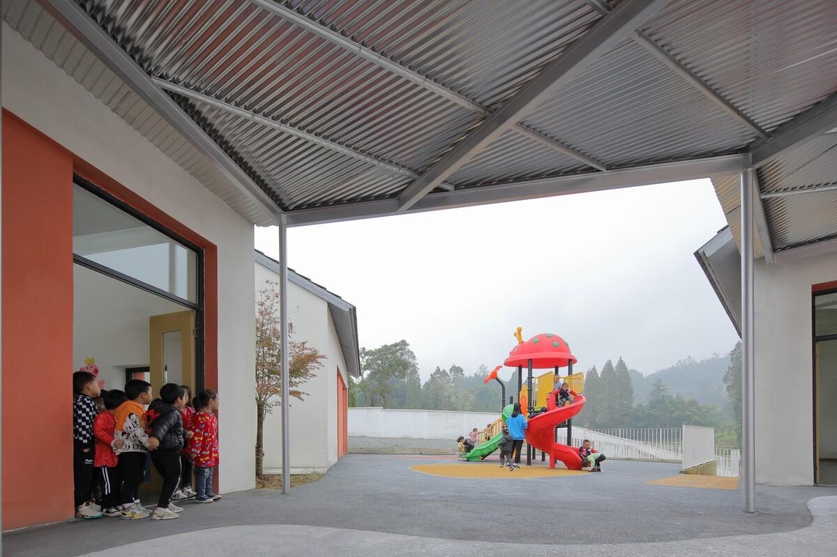 大坪乡幼儿园 / 东意建筑
