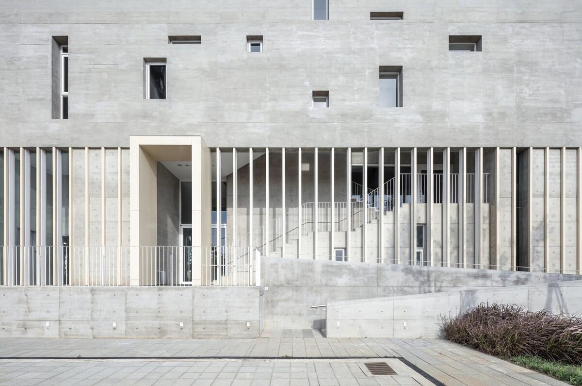 垂直教堂，淡江教堂 / Behet Bondzio Lin Architekten