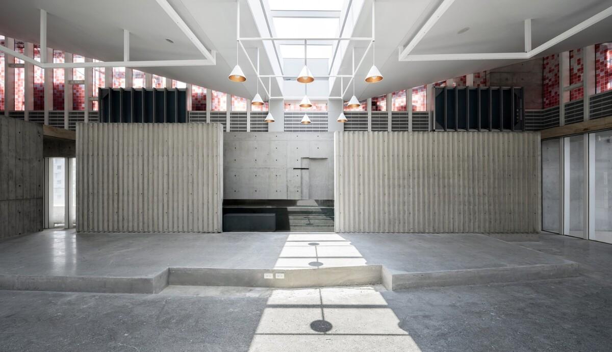 垂直教堂，淡江教堂 / Behet Bondzio Lin Architekten
