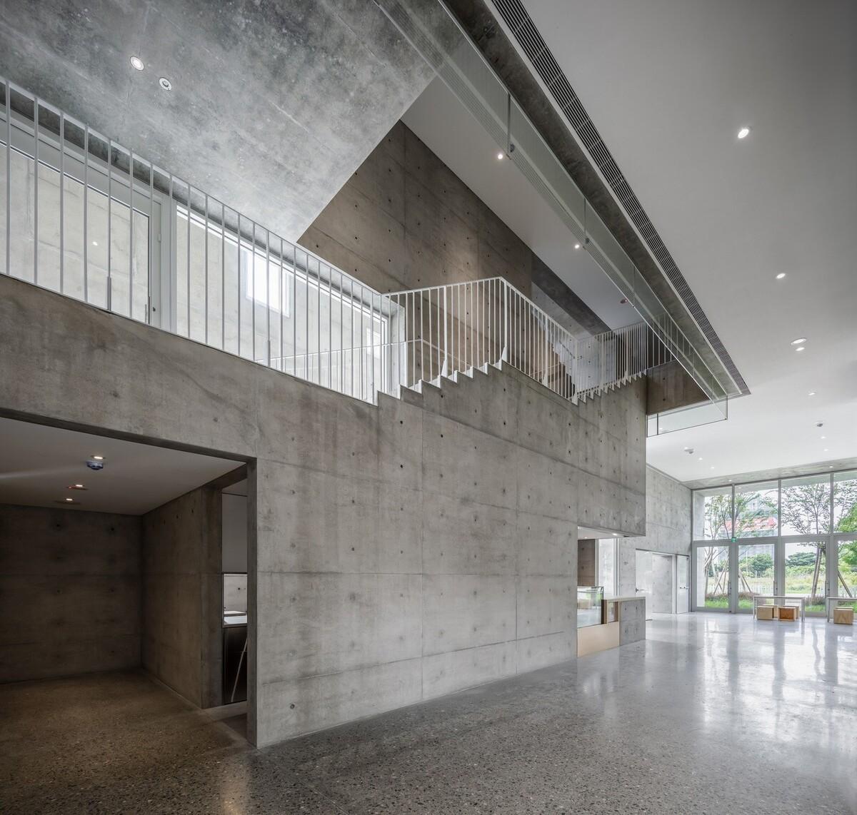 垂直教堂，淡江教堂 / Behet Bondzio Lin Architekten
