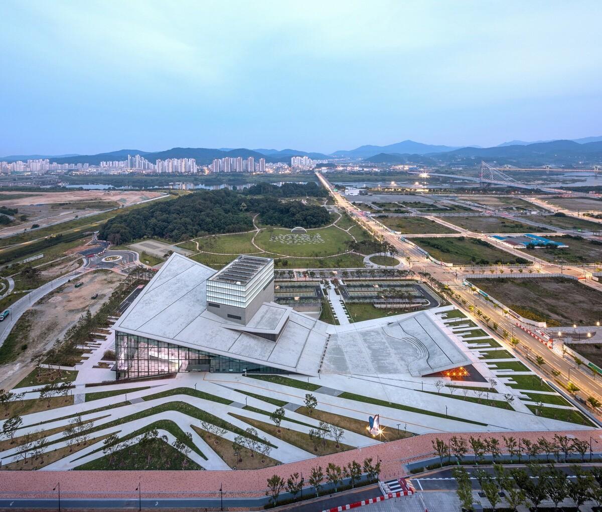 掀起大地，世宗文化艺术会馆 / Designcamp Moonpark dmp