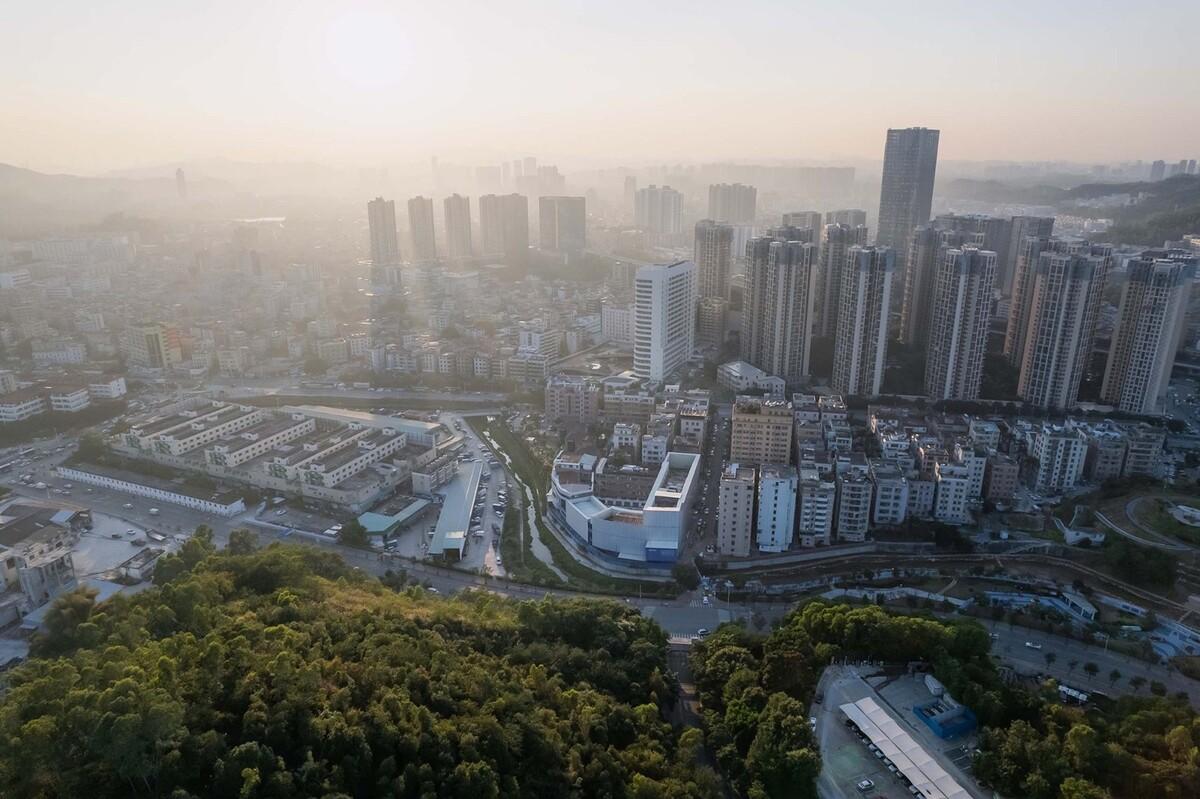 深圳蓝白艺术院校 / 万社设计