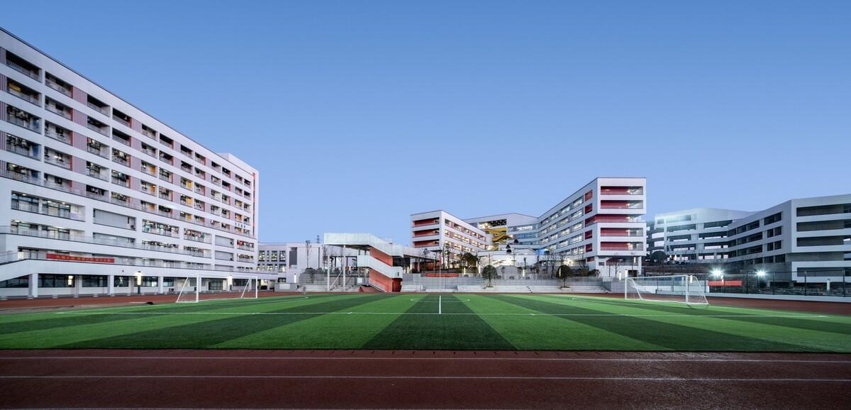 吉首中驰·湘郡礼德学校（一期）/ 象外营造工作室