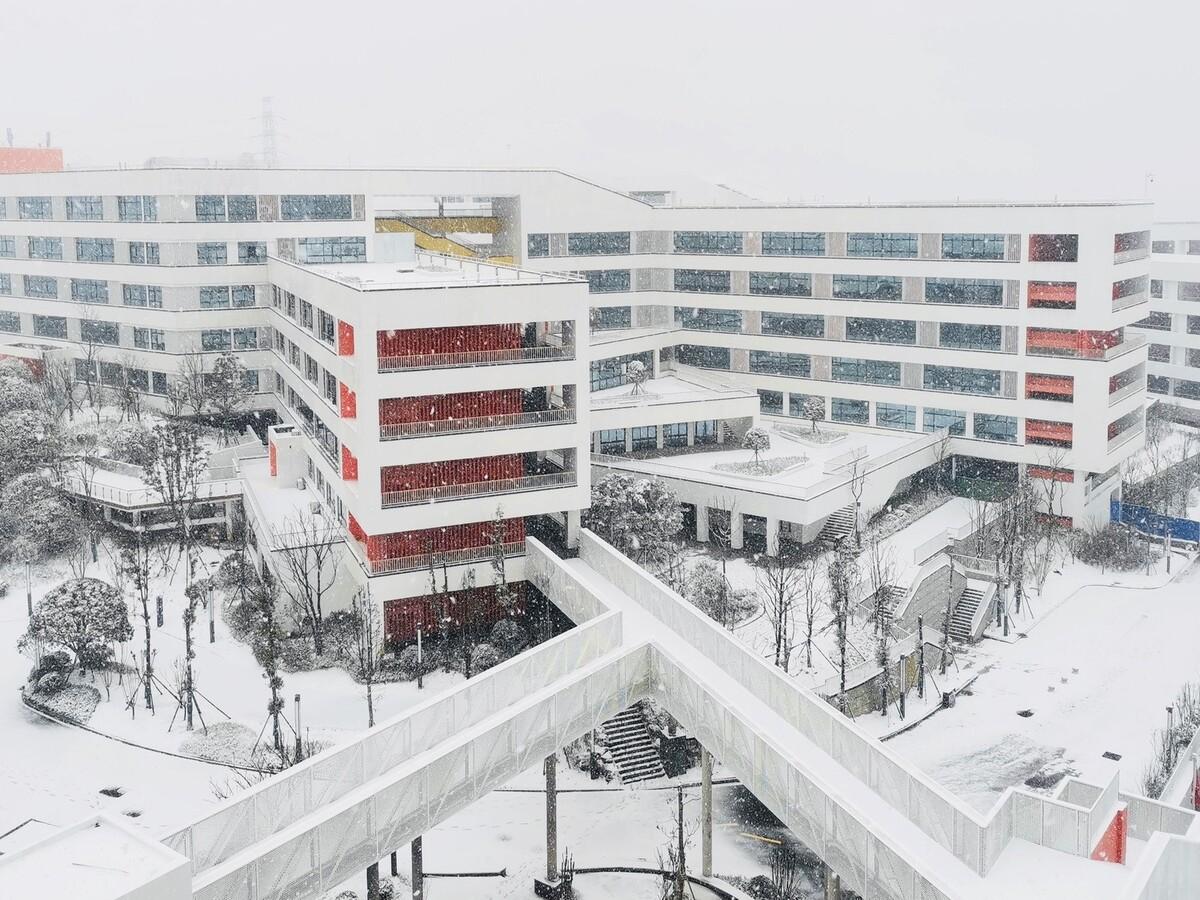 吉首中驰·湘郡礼德学校（一期）/ 象外营造工作室
