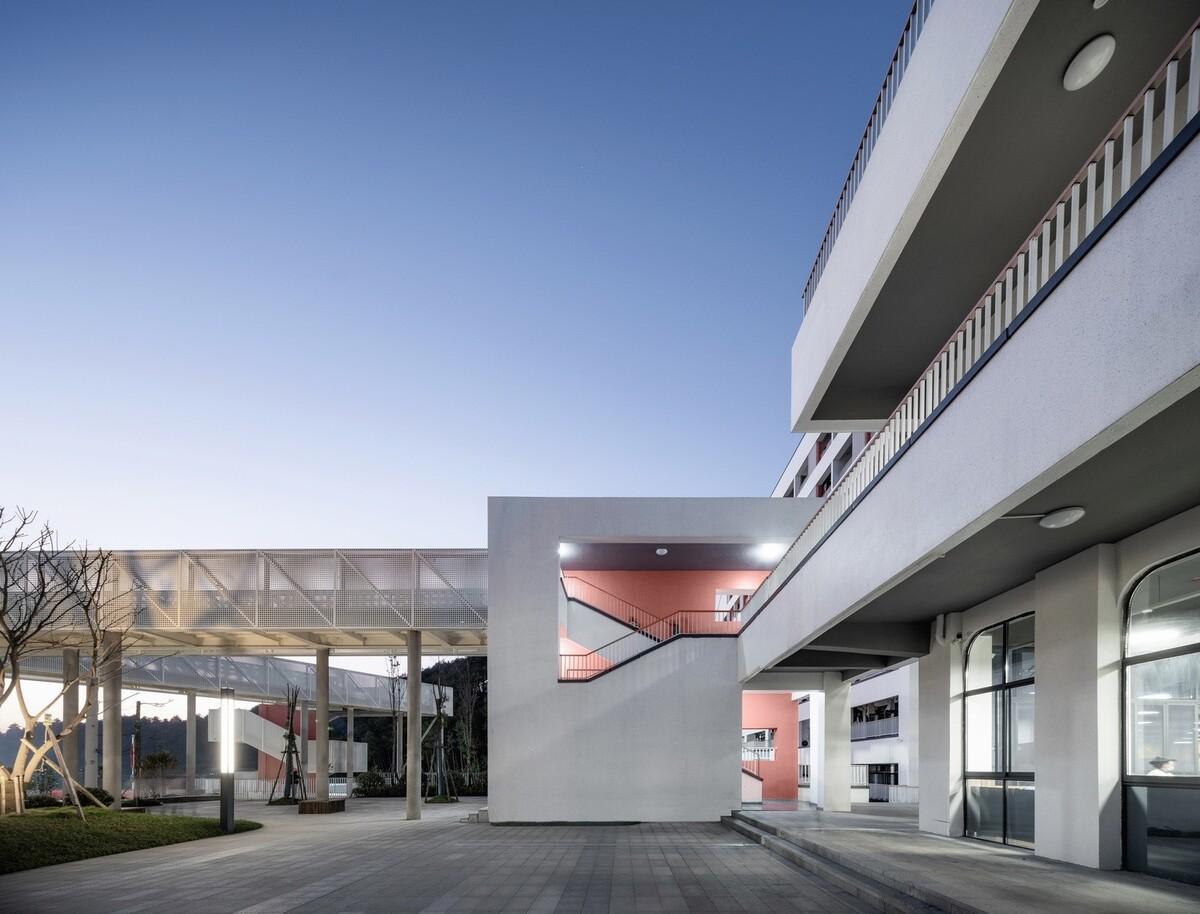 吉首中驰·湘郡礼德学校（一期）/ 象外营造工作室
