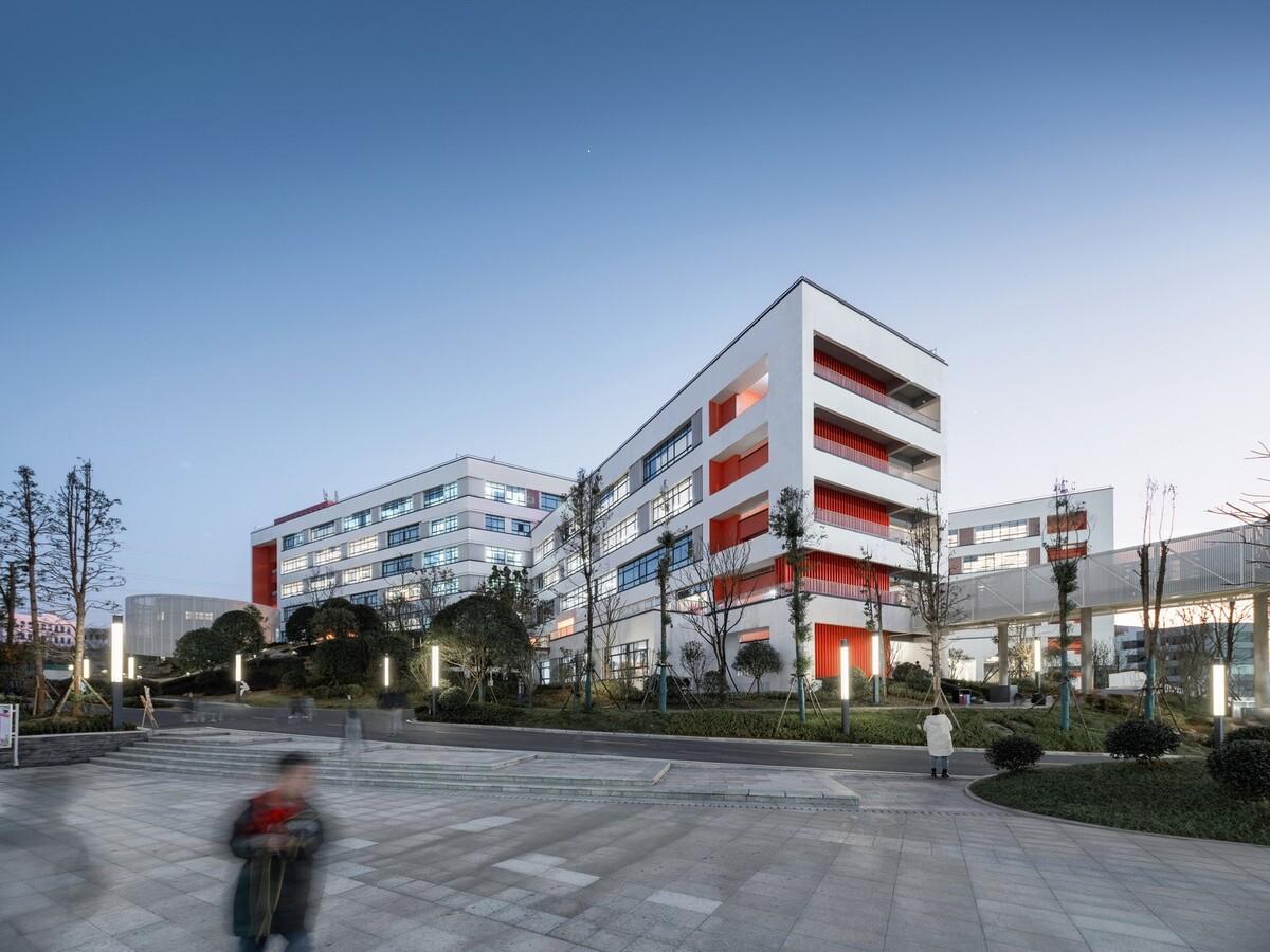 吉首中驰·湘郡礼德学校（一期）/ 象外营造工作室