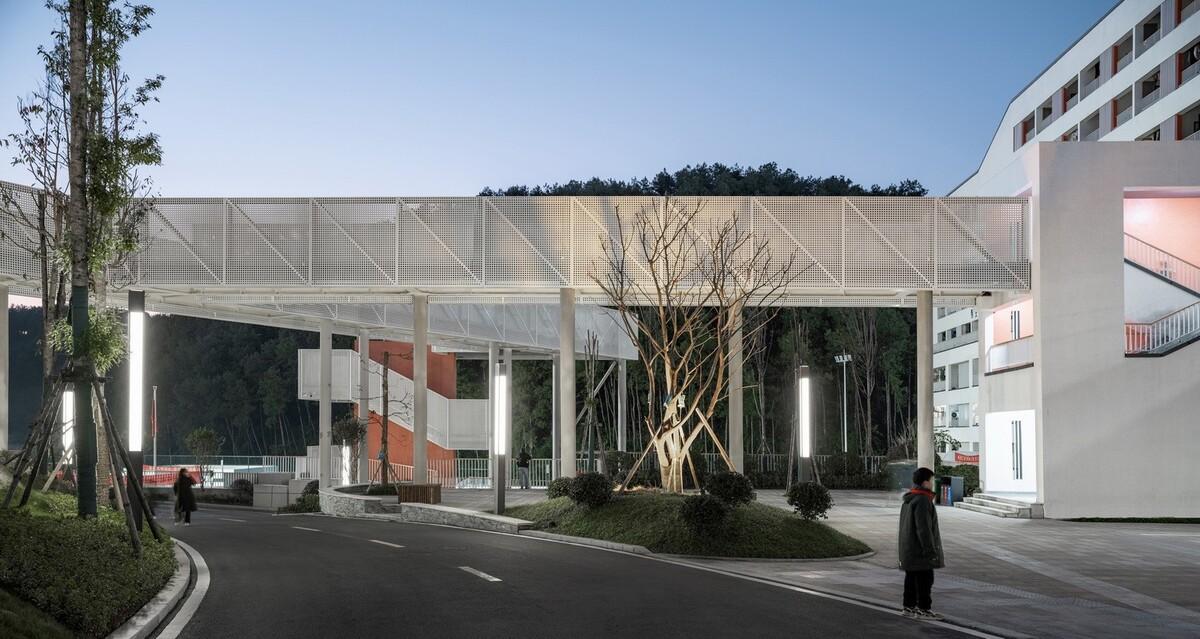 吉首中驰·湘郡礼德学校（一期）/ 象外营造工作室