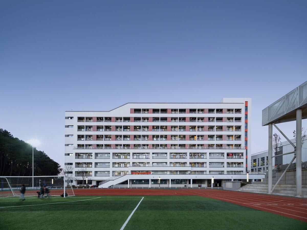 吉首中驰·湘郡礼德学校（一期）/ 象外营造工作室
