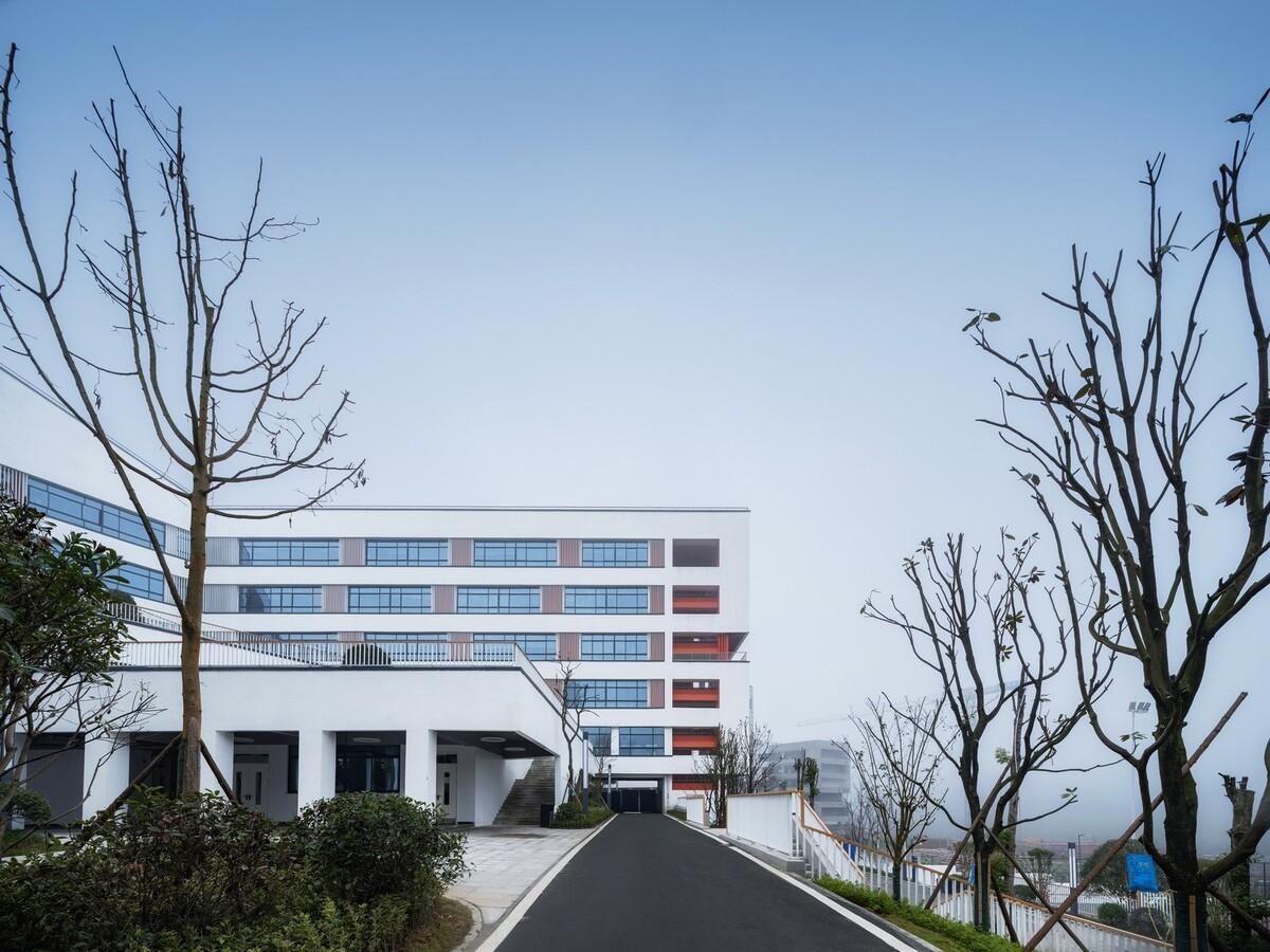 吉首中驰·湘郡礼德学校（一期）/ 象外营造工作室
