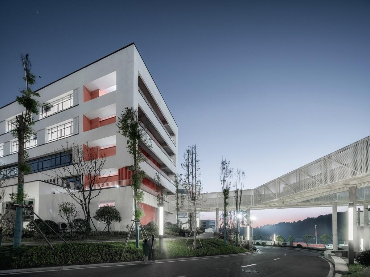 吉首中驰·湘郡礼德学校（一期）/ 象外营造工作室