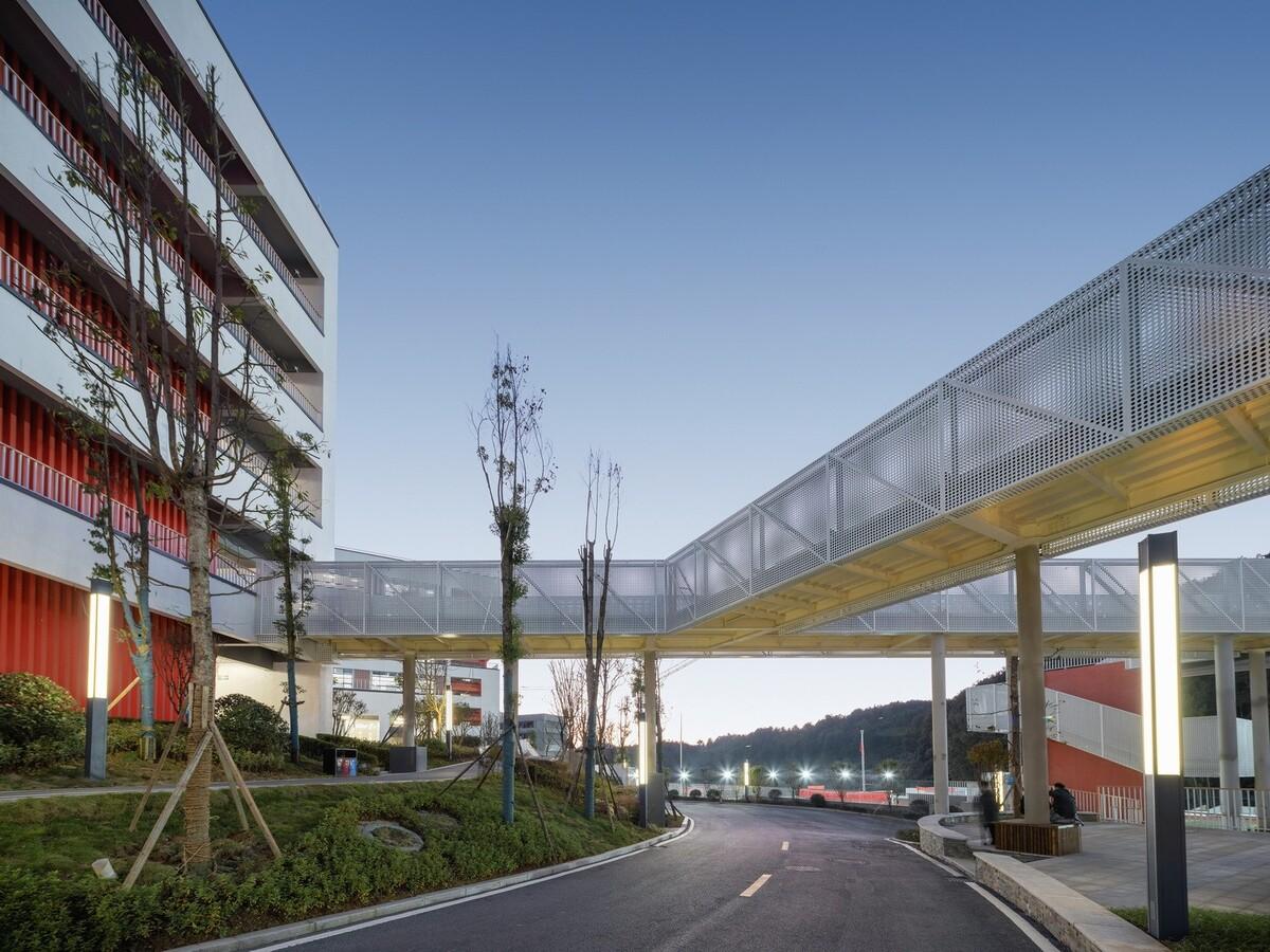 吉首中驰·湘郡礼德学校（一期）/ 象外营造工作室
