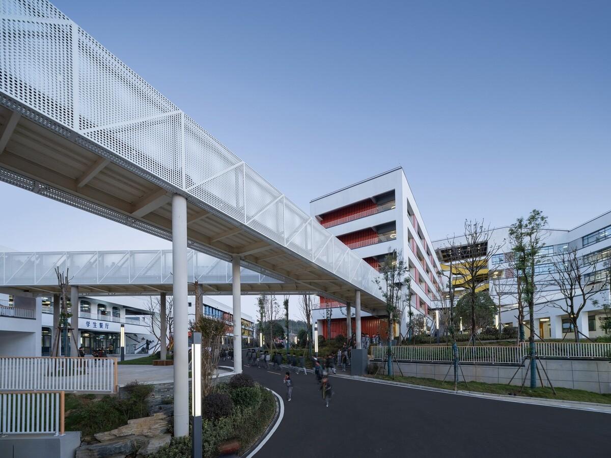 吉首中驰·湘郡礼德学校（一期）/ 象外营造工作室