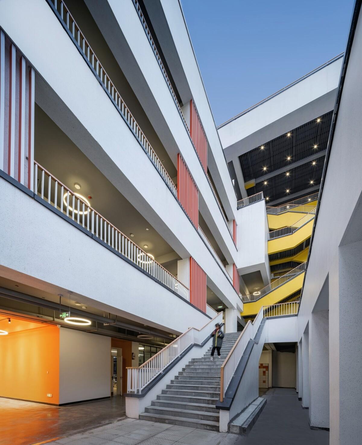 吉首中驰·湘郡礼德学校（一期）/ 象外营造工作室